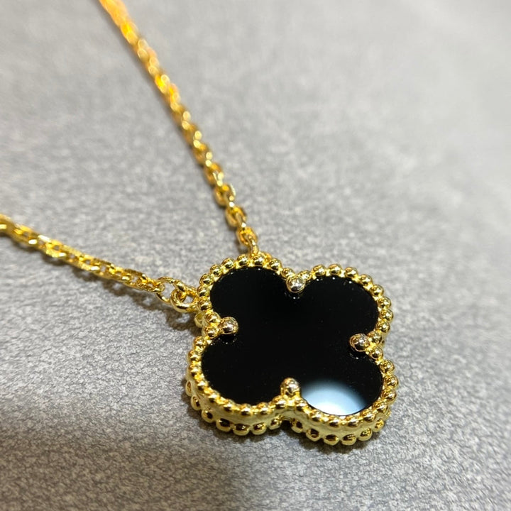 CLOVER LEAF NECKLACE | ONYX